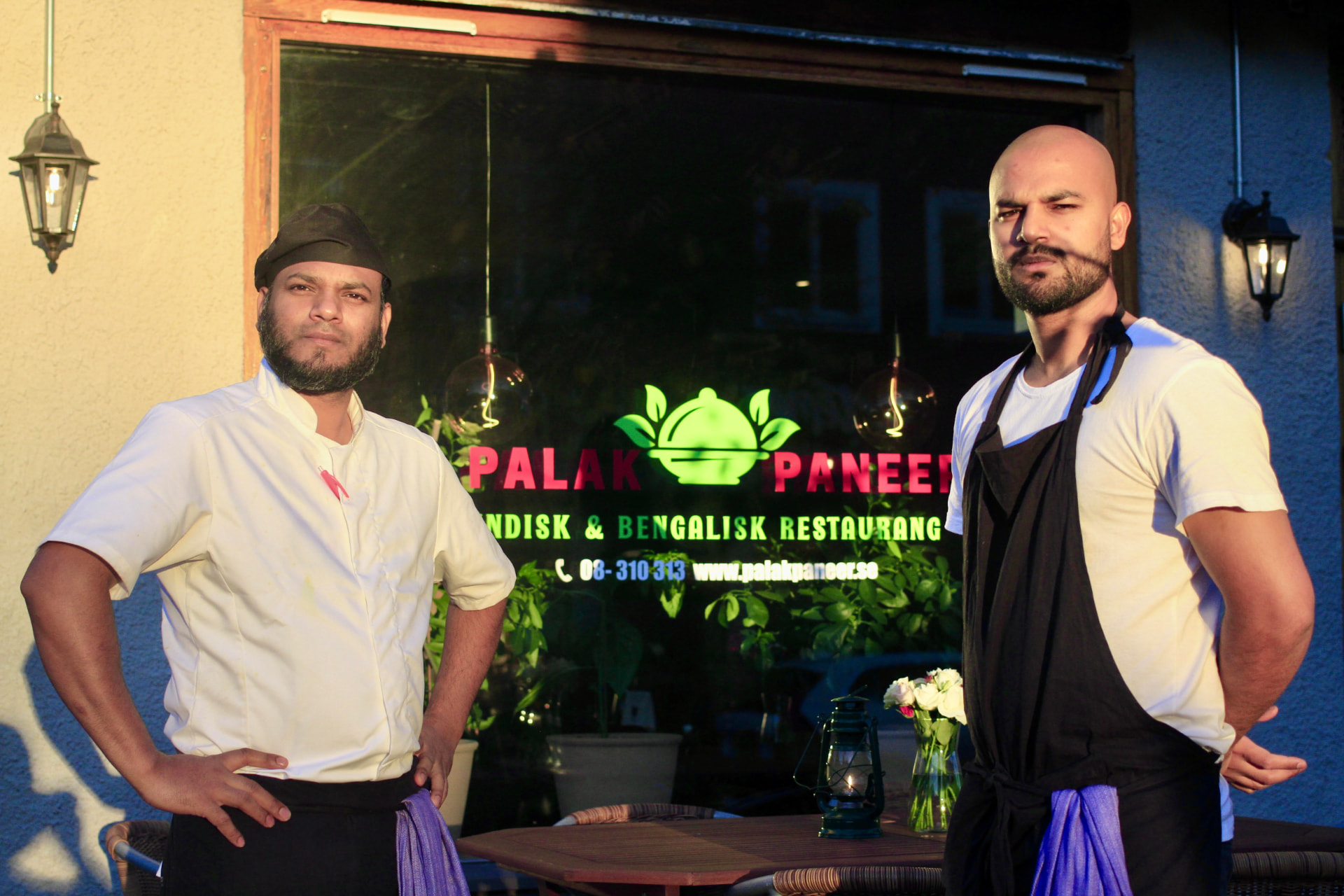 Kocken Rashid och Ibrahim utanför Palak Paneer i Hjorthagen